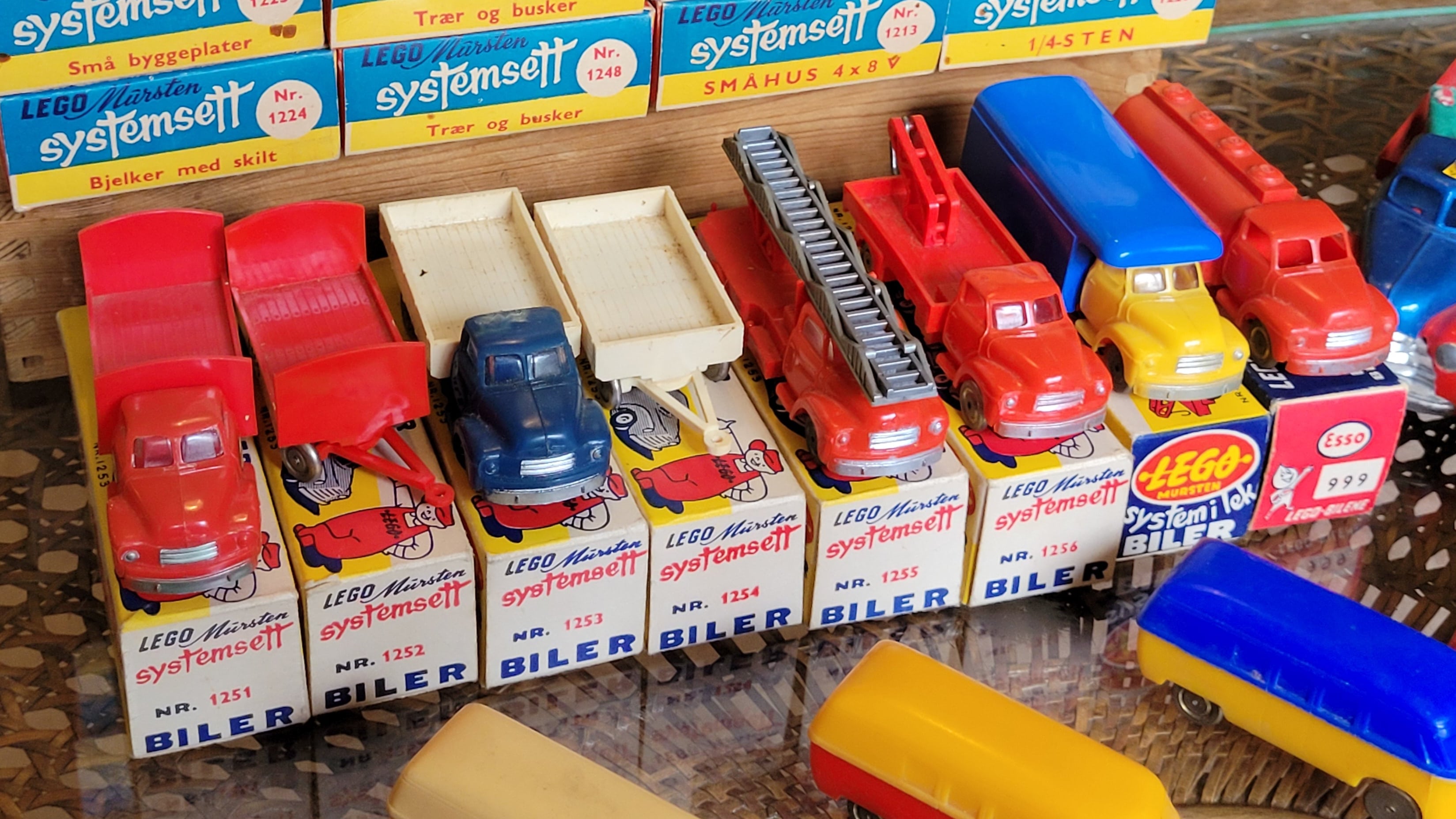 All Norwegian LEGO H0 trucks from the 50s